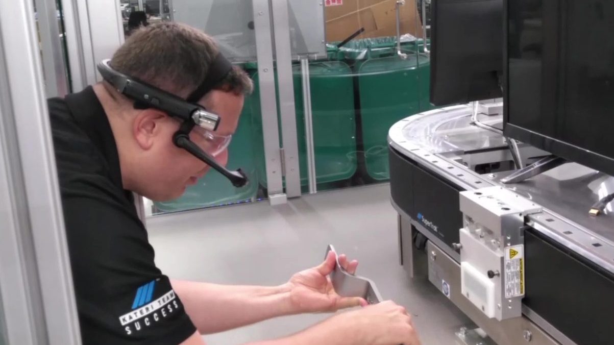 Smart Coach™ Mobile Training Solution Trainer with headset and camera describing how to complete a tooling changeover