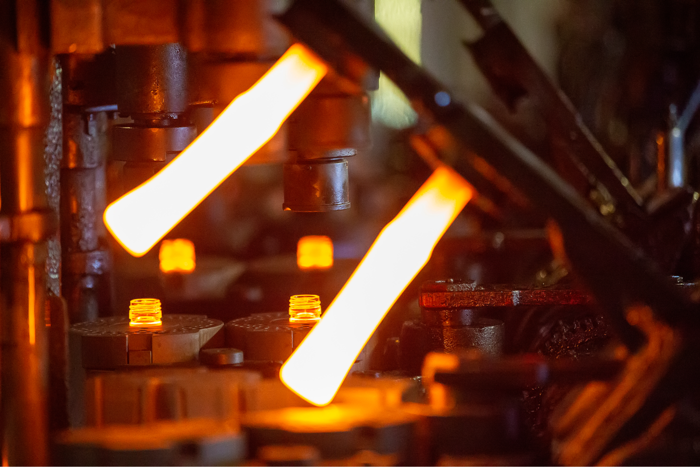 shutterstock_glass making 1536141371 1